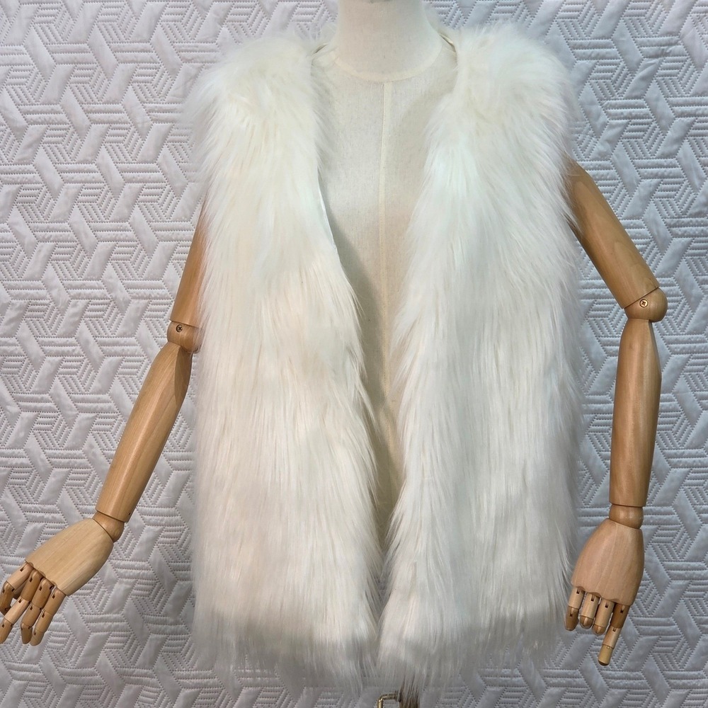 Vest Weekend LOVE White Faux Fur Women Open Front Sleeveless plush luxurious  XL